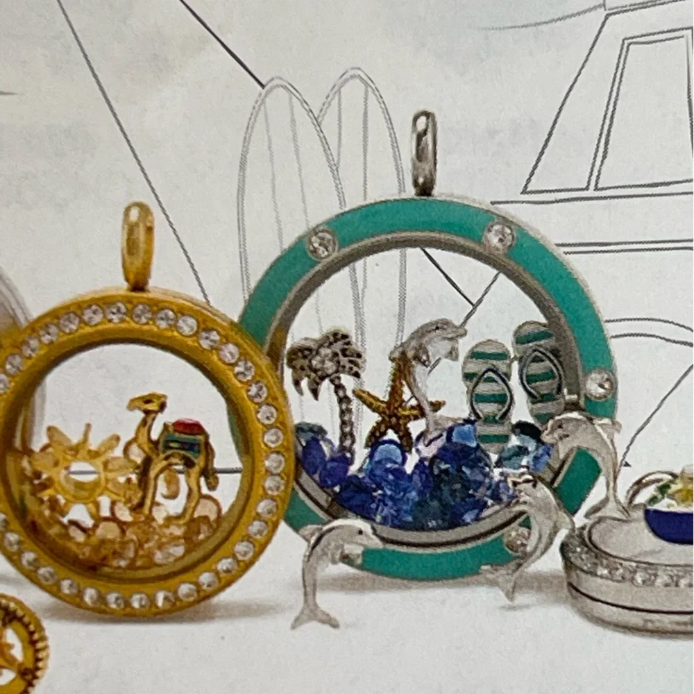 Origami Owl White Enamel Large Twist Living Locket - Picture 8 of 8